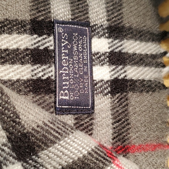 BURBERRY SCARF - Picture 3 of 4